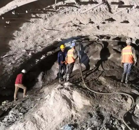 澄城拱顶带模注浆料的施工流程及注意事项